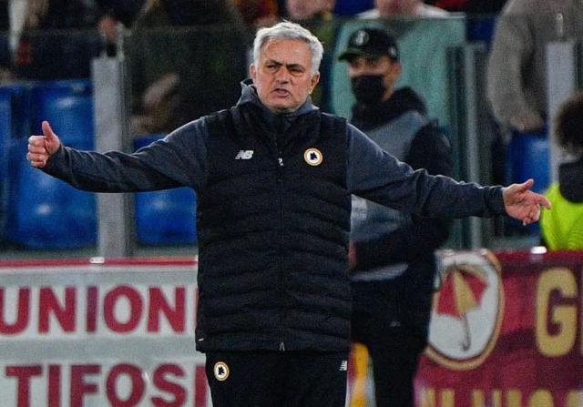 九游体育-穆里尼奥：两点球漏判清晰无误 因裁判丢了太多分